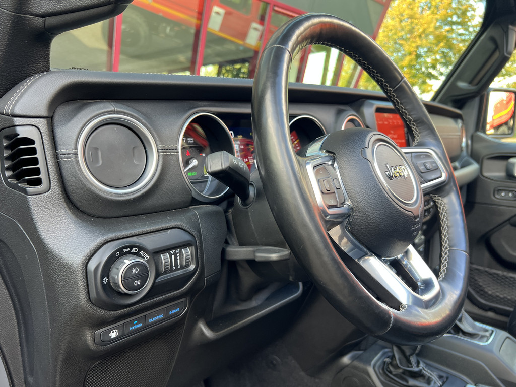 48552243-14.jpg