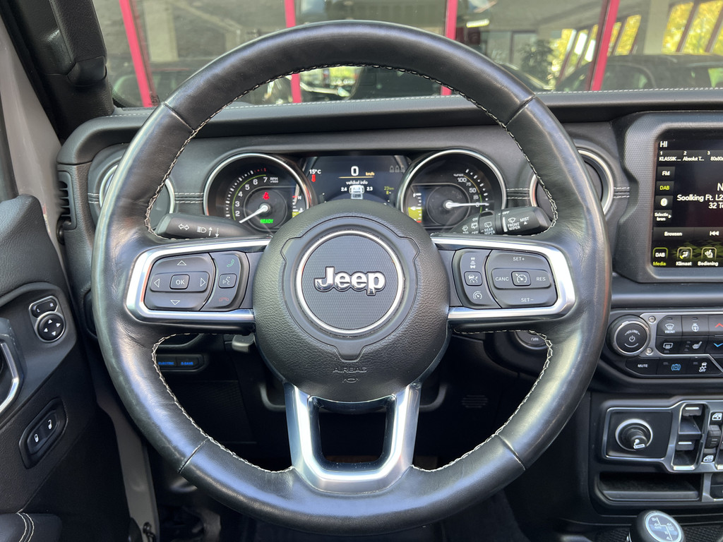 48552243-23.jpg