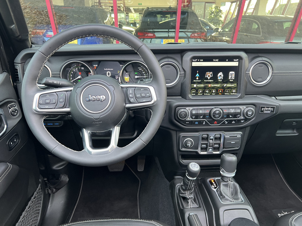 49135631-23.jpg