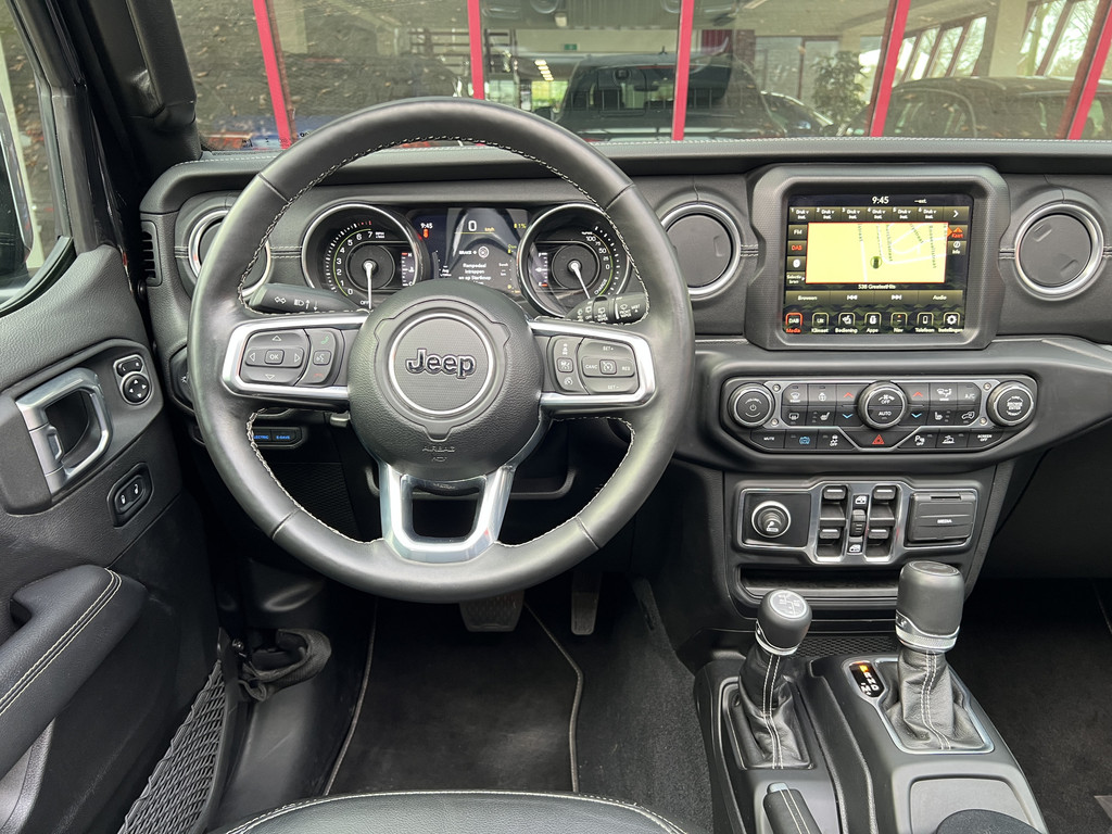 49389430-25.jpg