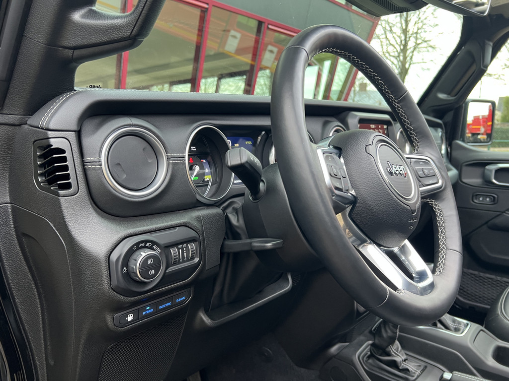 50094307-14.jpg