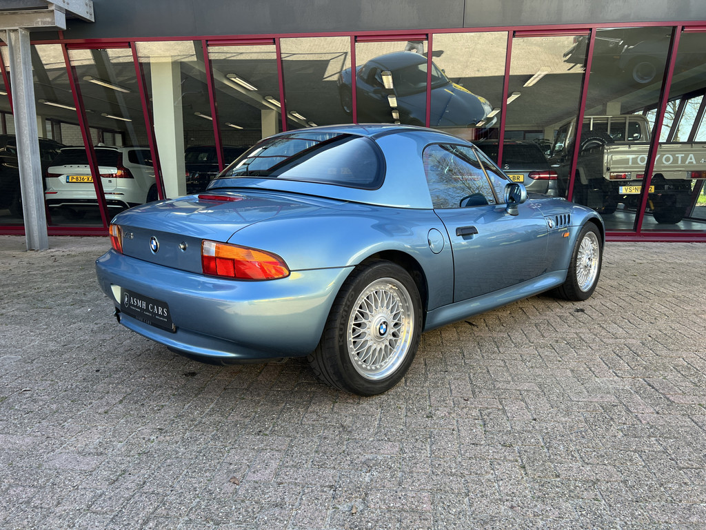 52645872-2.jpg