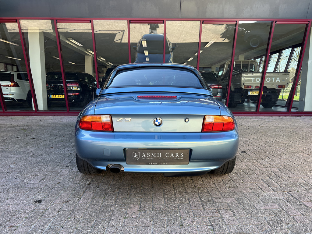 52645872-3.jpg
