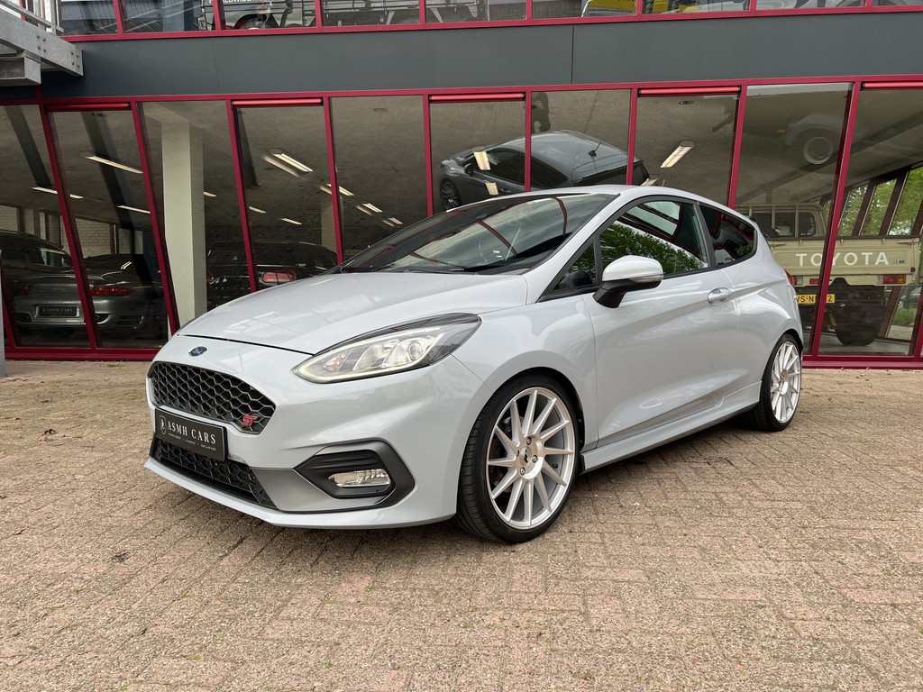 52906318