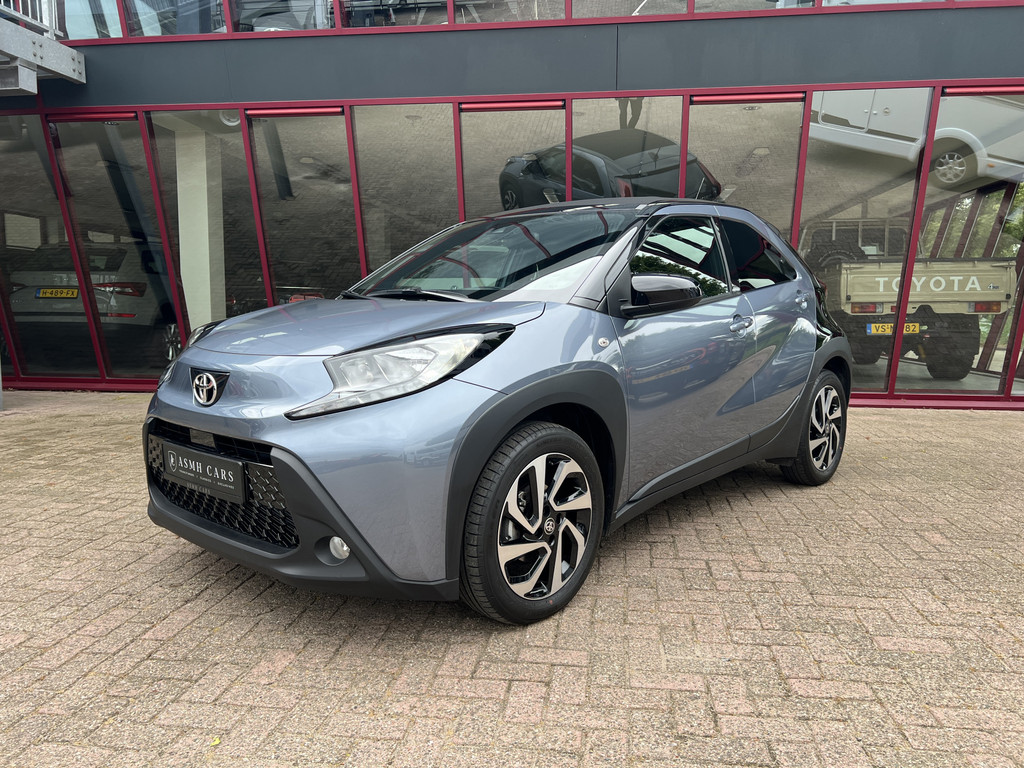 53741546