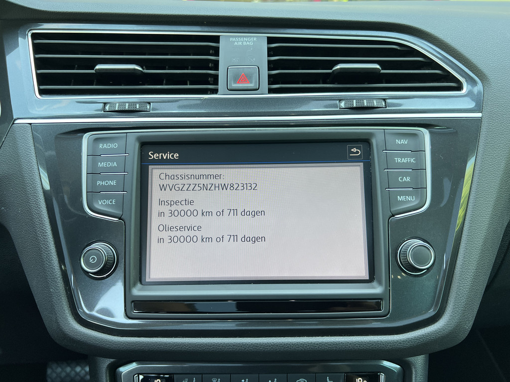 53763299-26.jpg