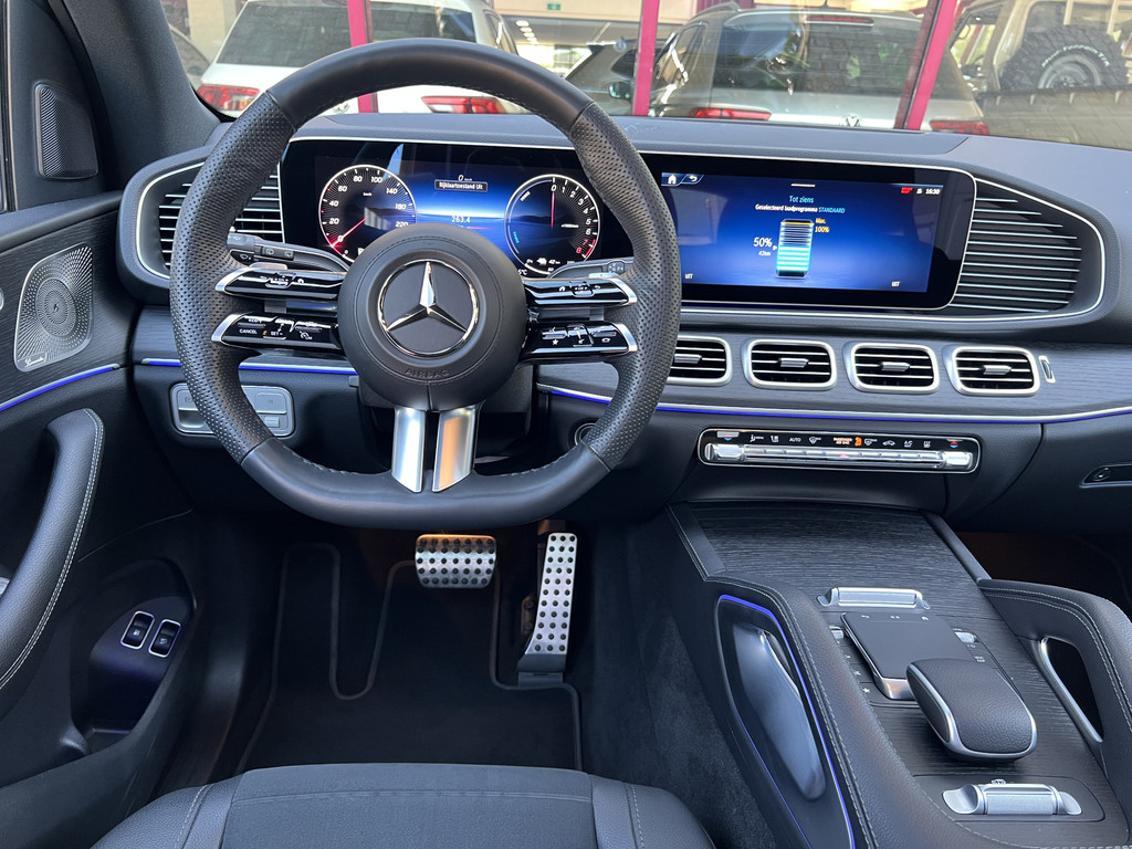 54548607-25.jpg