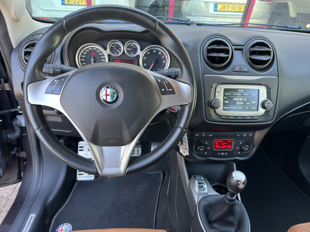 54957241-17.jpg