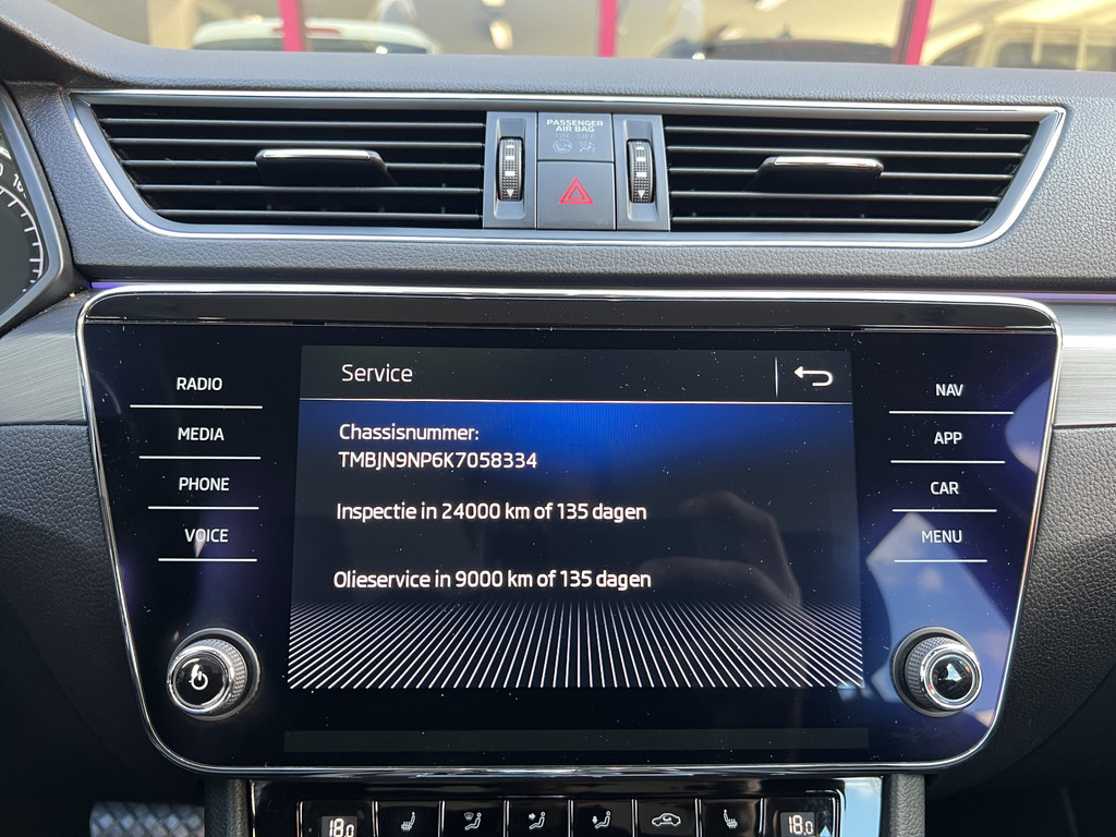 55496272-25.jpg