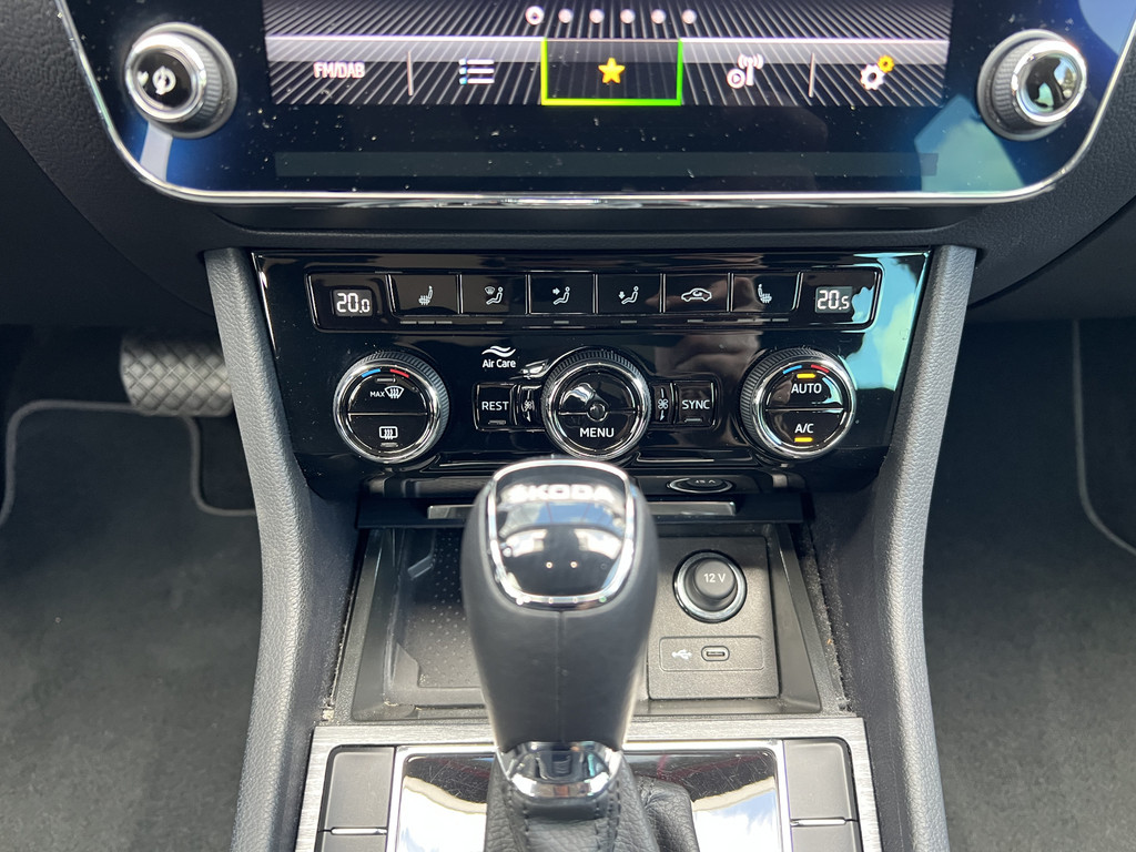 56805828-28.jpg