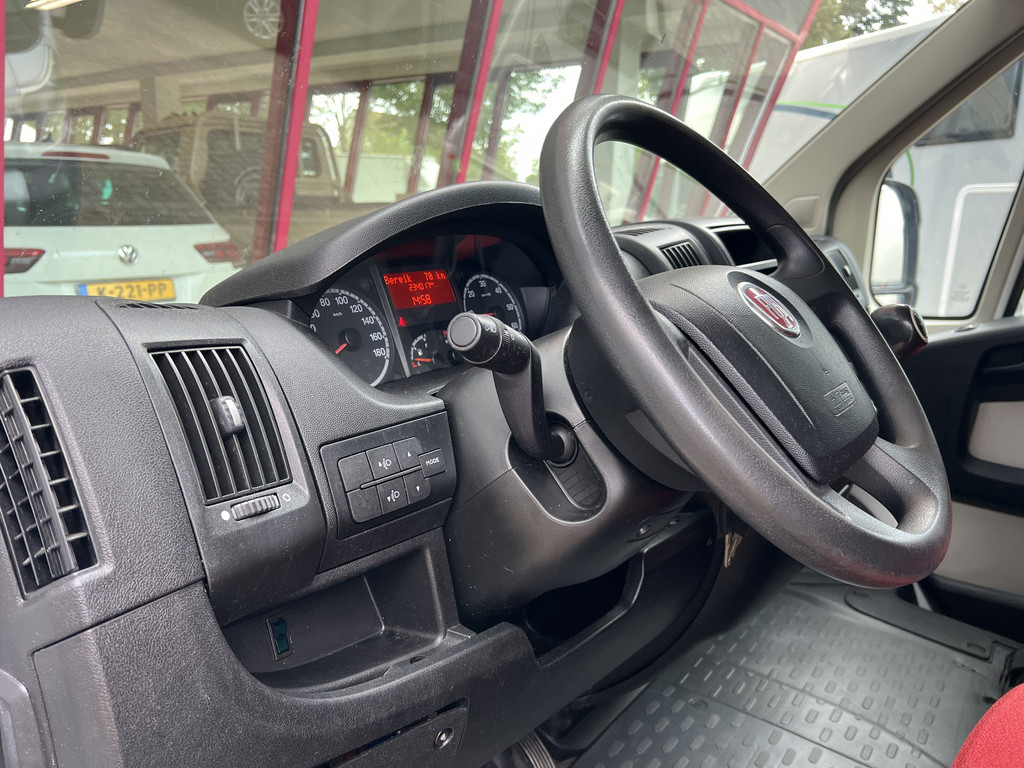 56806538-10.jpg