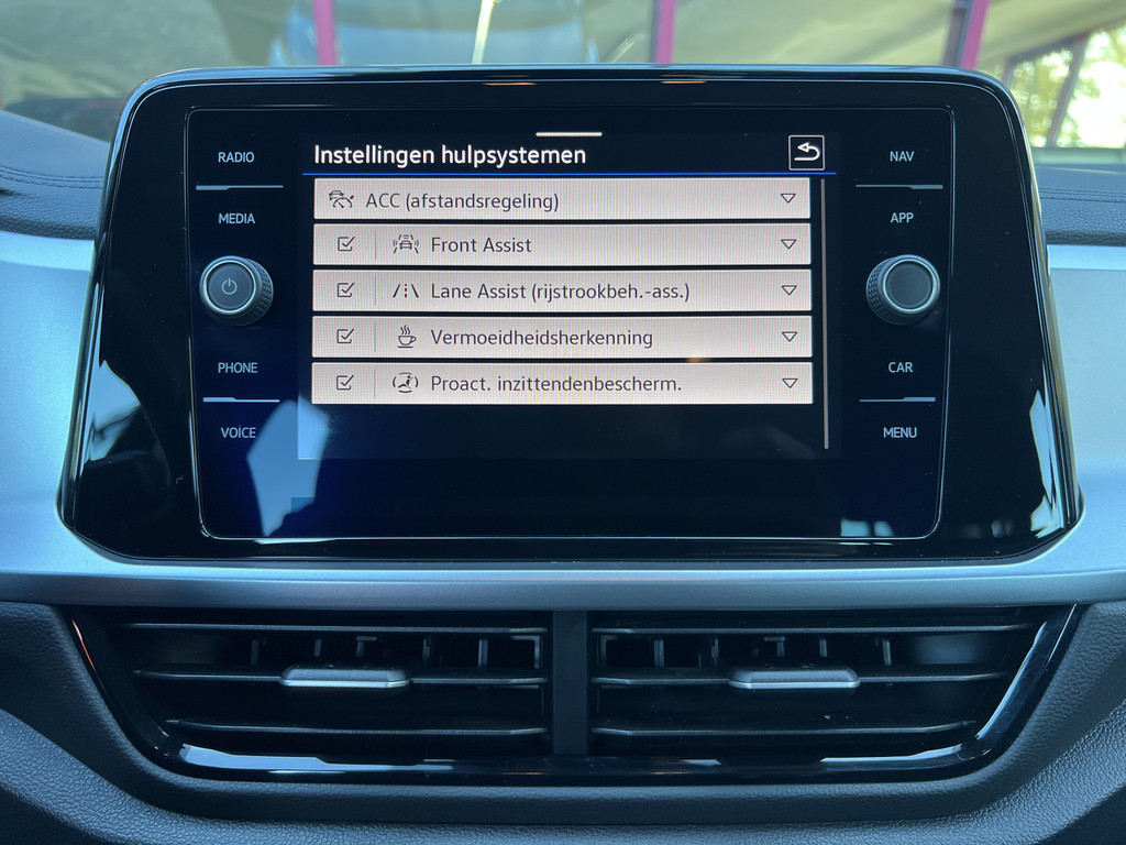 57758424-23.jpg